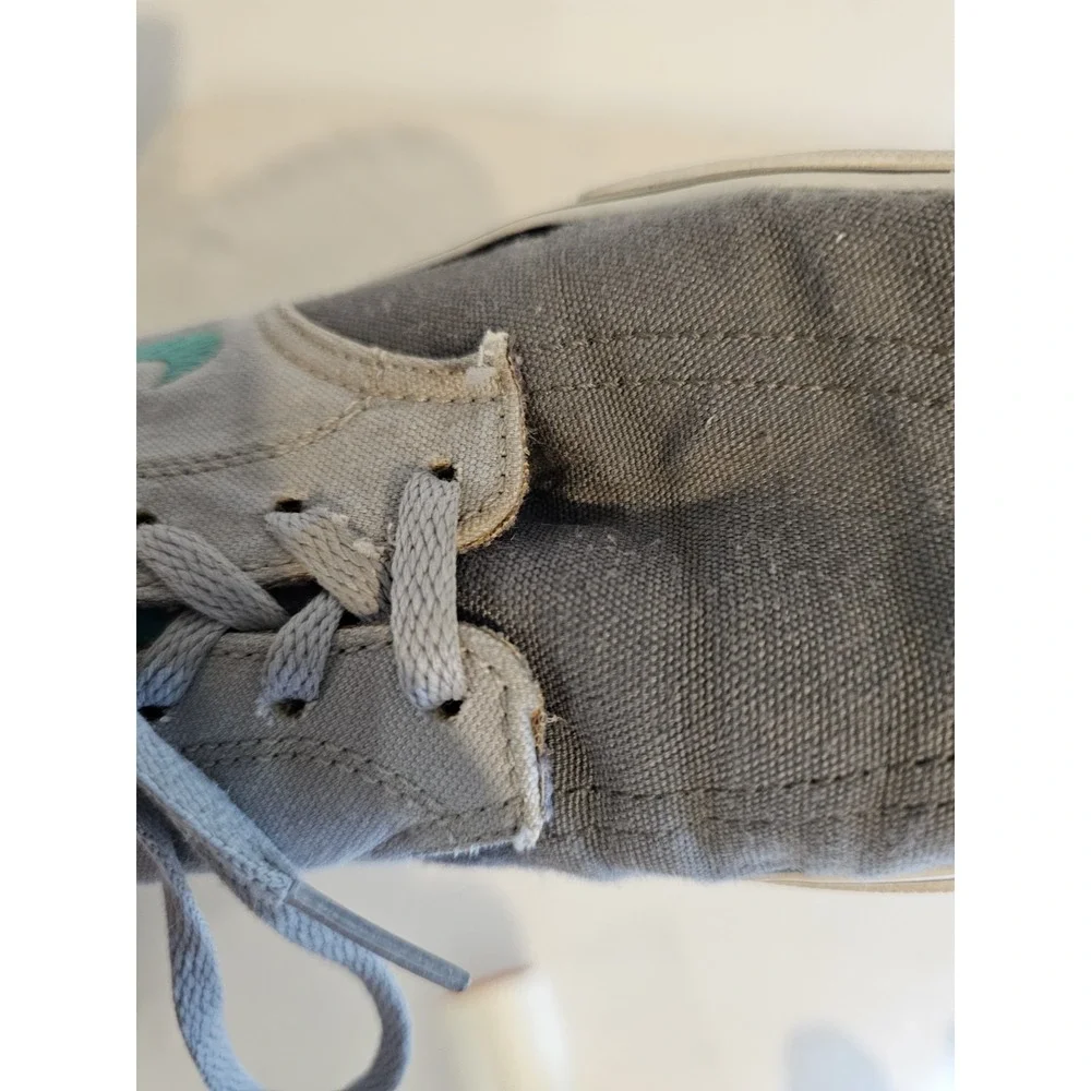 Nike Girls Lace Up Gray Logo Shoes 4.5Y